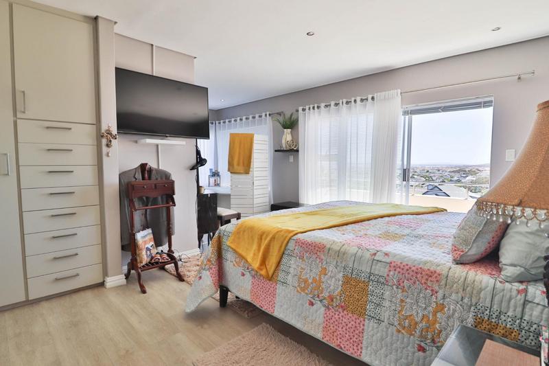 5 Bedroom Property for Sale in Country Club Western Cape